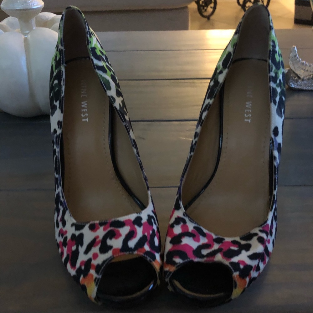 Shoes - Picture 2 of 6